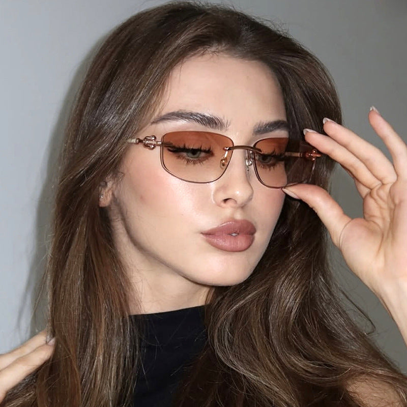 Damen elegante Halbgestell-Brille mit luxuriösem Metallrahmen und transparenten Gläsern Brehn