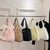 Freizeit-Tasche mit Strukturiertem Design und Verspieltem Schal Brehn