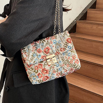 Blumengemusterte Abendtasche