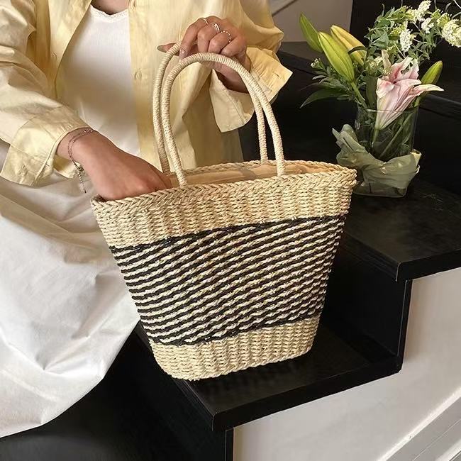 Handtasche Im Eleganten Wellenmuster Brehn
