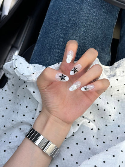Künstlerisches Press-On Nagelkunst-Set mit Stern- und Blumenmuster