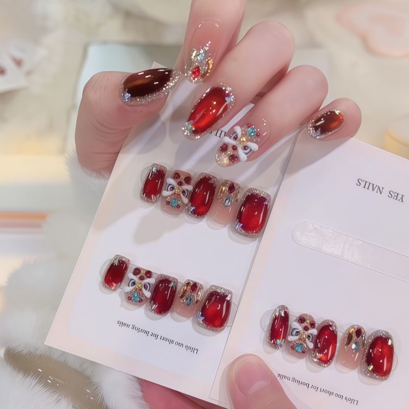Elegantes mit Edelsteinen verziertes Press-On-Nagelset Brehn