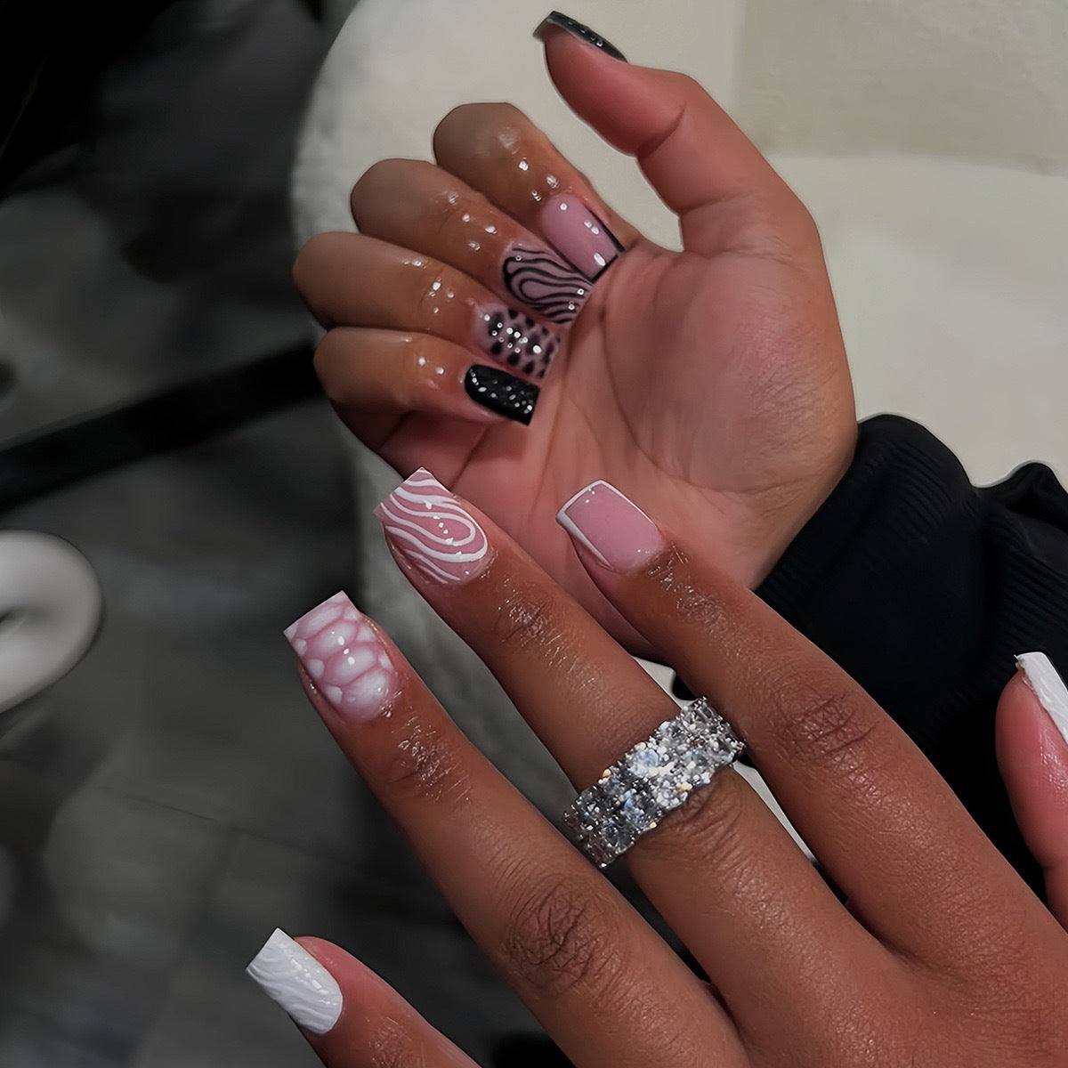 Detaillierte künstlerische Press-On-Nail-Designs Brehn