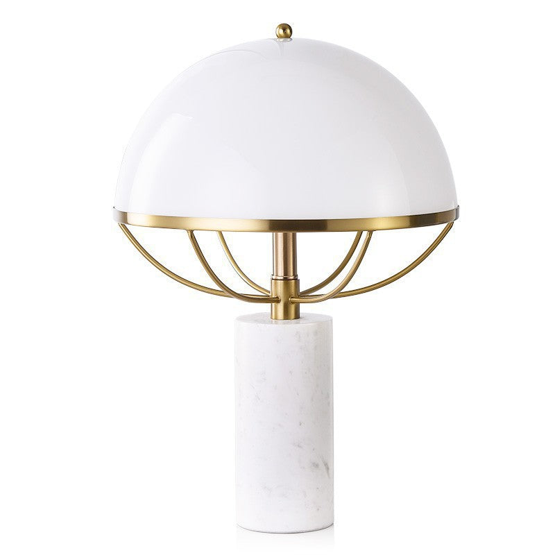 Elegante dekorative Tischlampe mit modernem Marmorfuß