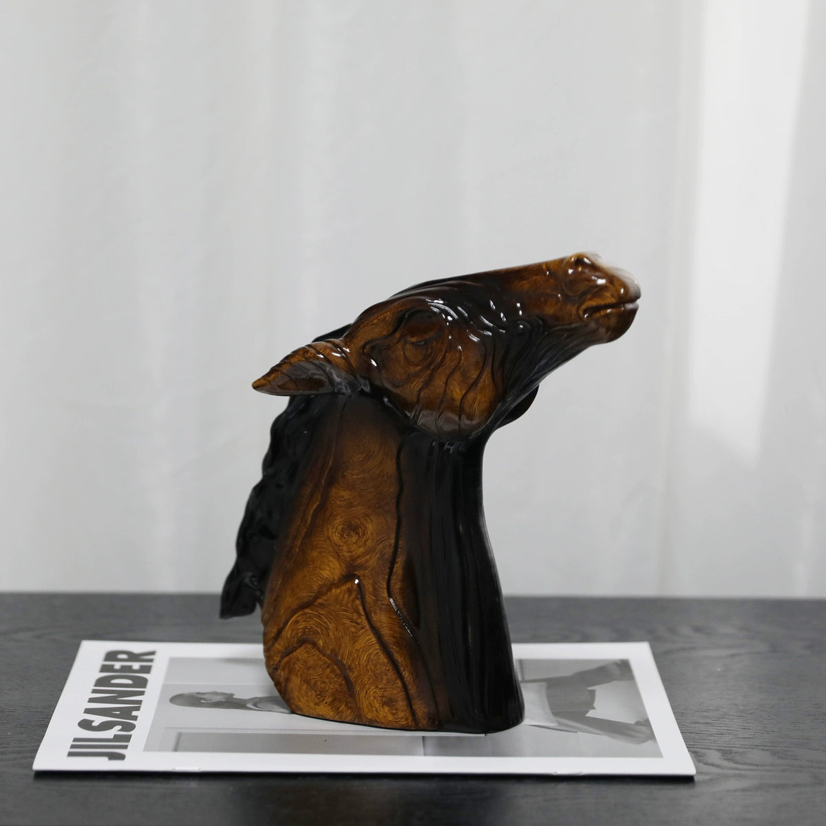 Moderne Pferdekopfskulptur