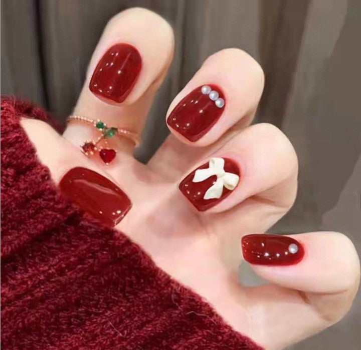 Kunstvolle Nagelset mit 3D-Blumen- und Schleifendetails Brehn