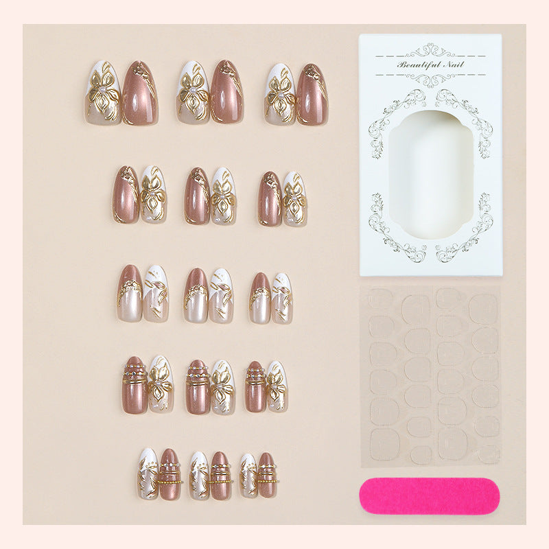 Künstlerisches Press-On Nagelkunst-Set mit eleganten floralen Akzenten Brehn