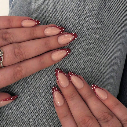 Dekorative French Tip Acrylnagelverzierungen Brehn