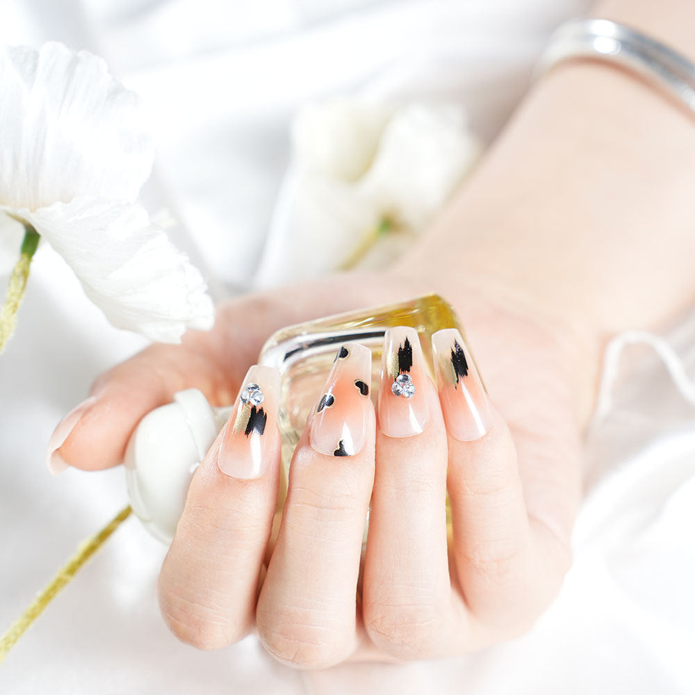 Künstlerisches herzverziertes Press-On-Nagelset Brehn