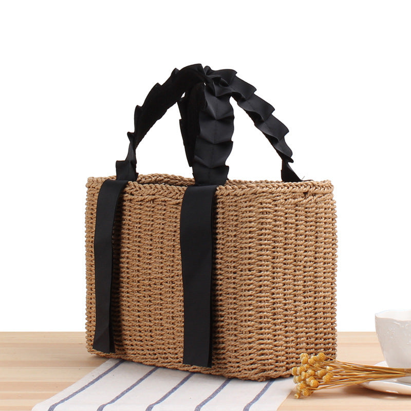 Verspielte Korbtasche mit Elegantem Stoffgriff Brehn