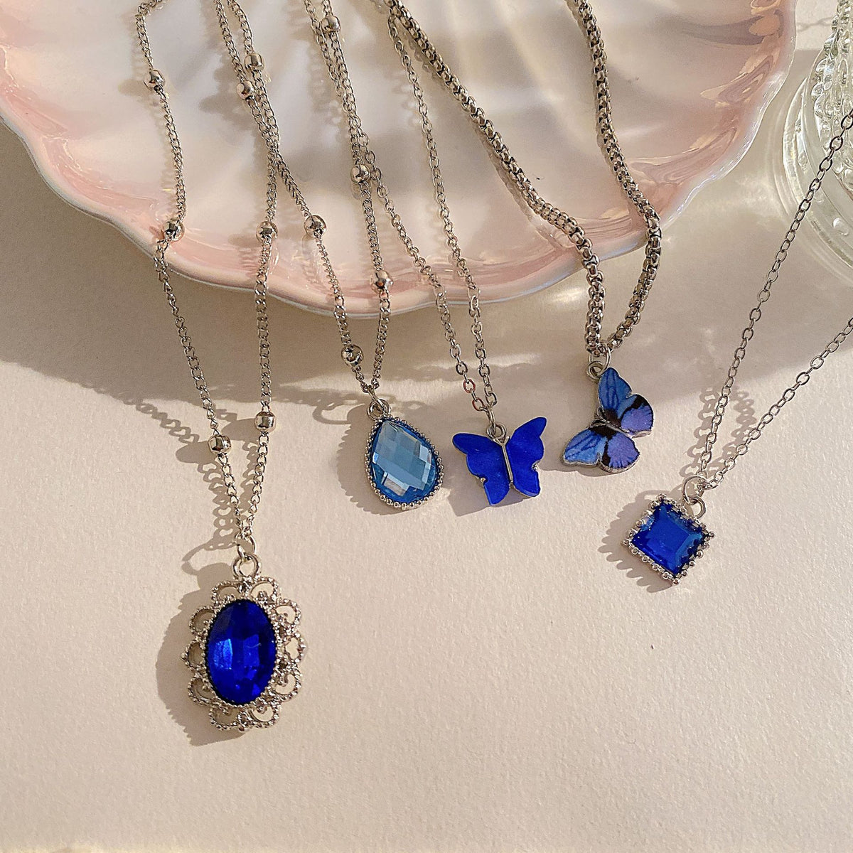 Charmantes Anhänger-Neklace-Set Brehn