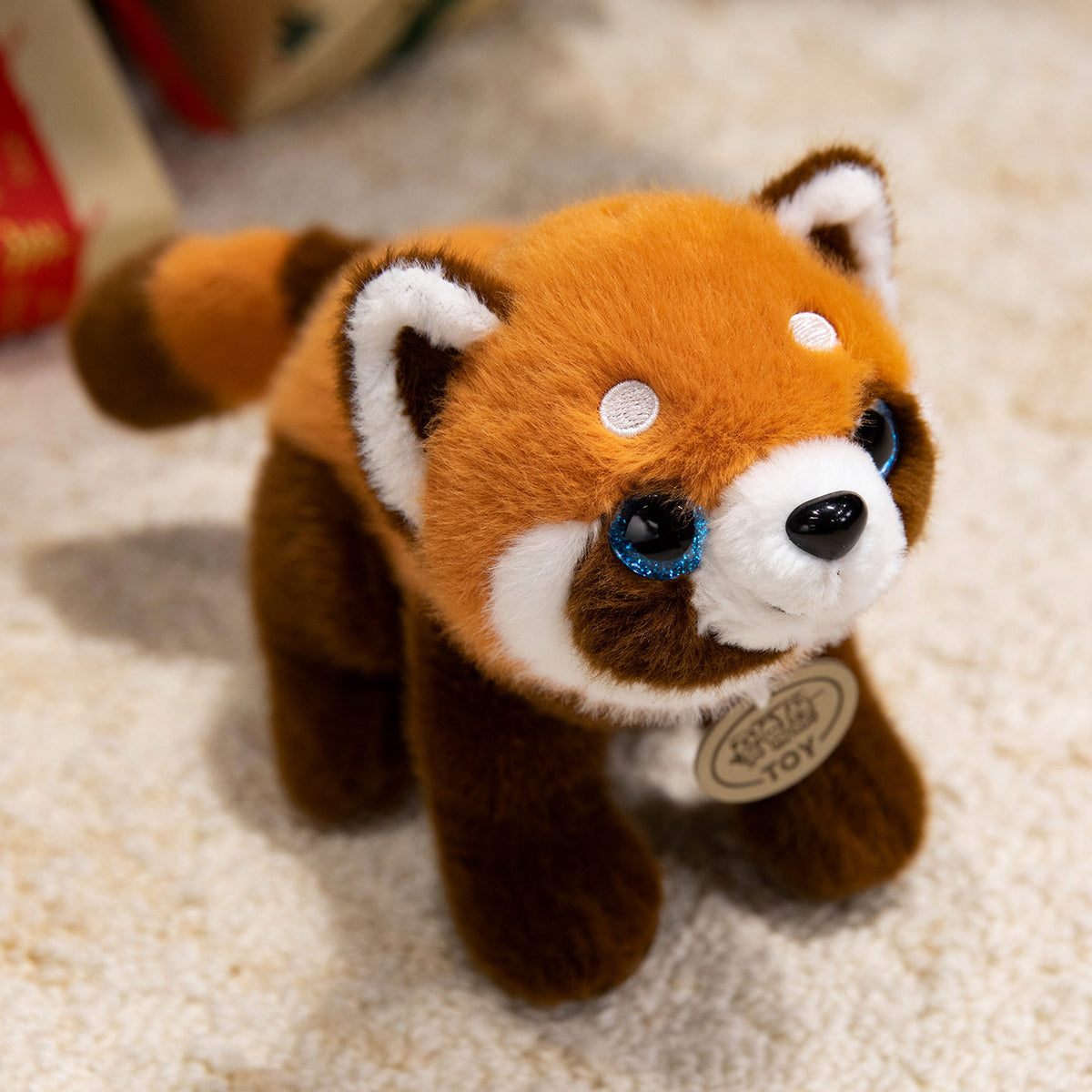 Kapuziner-Panda-Plüschsammlerstück mit funkelnden Augen & ultra-weichem Kunstfell Brehn