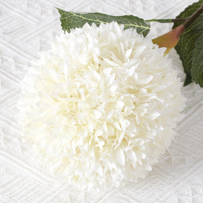 Dekorativer Seidenblumenstrauß