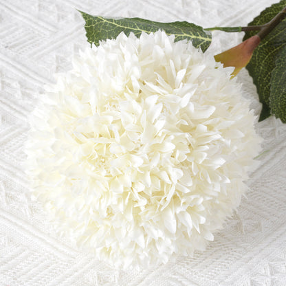 Dekorativer Seidenblumenstrauß