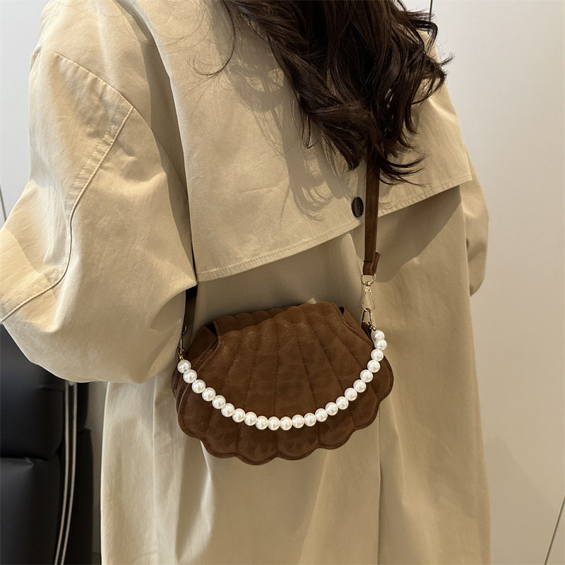 Elegante muschelförmige Umhängetasche Brehn