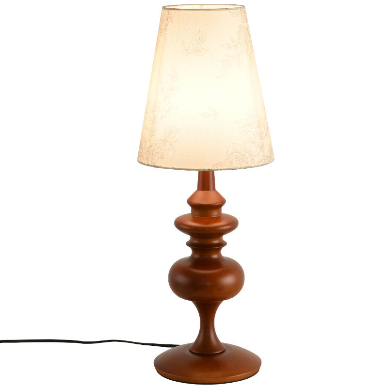 Dekorative Tischlampe mit floralem Stoffschirm
