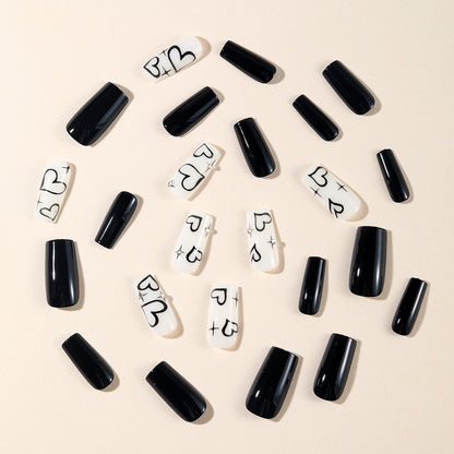 Künstlerisches Herzdesign Nail Art Brehn