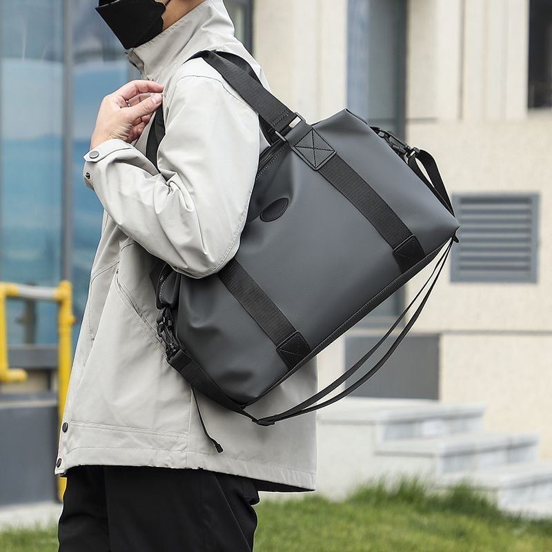 Sportliche Reisetasche Mit Verstärktem Innenraum Und Abnehmbarem Schultergurt Brehn
