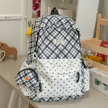 Stylische Karomuster-Rucksack mit lustigen dekorativen Akzenten Brehn