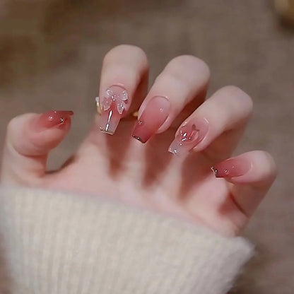 Kunstfingernägel mit Stilvollem Herz- und Ombre-Design Brehn