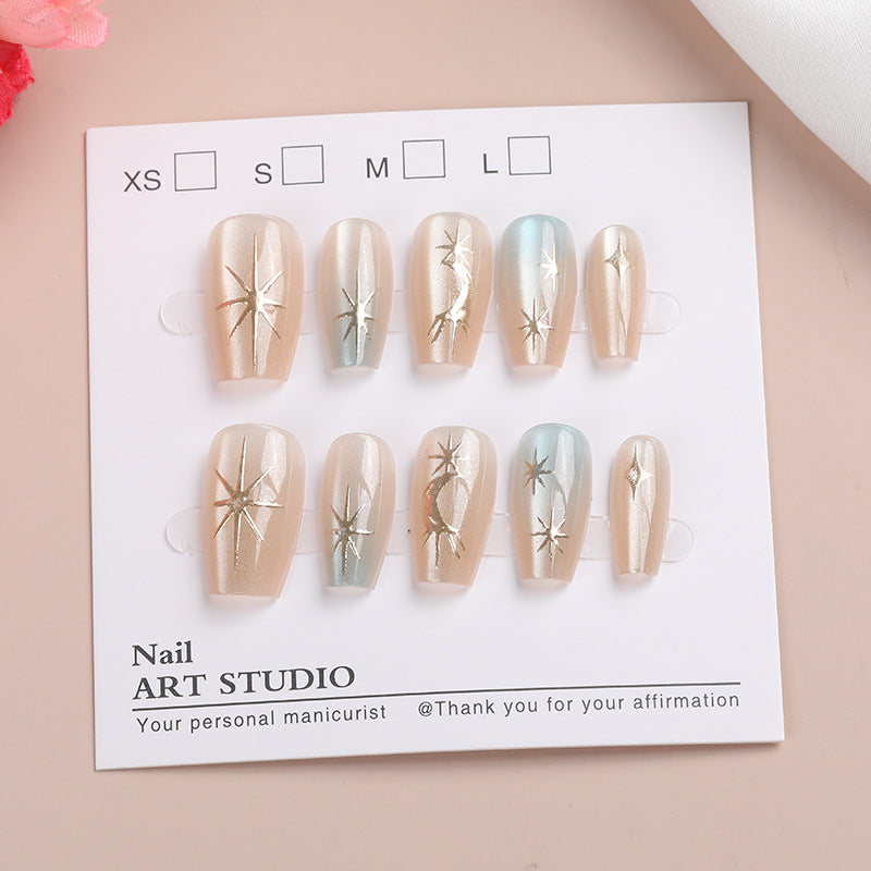 Künstlerisches Press-On-Nageldesign Brehn