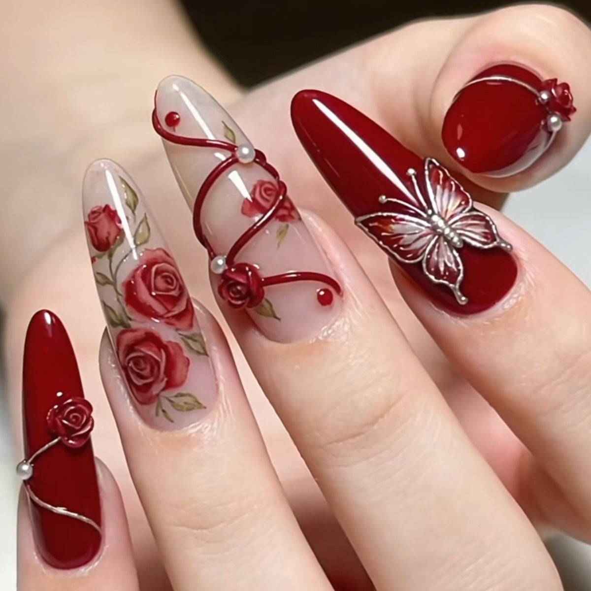 Romantisches Floral Press-On Nagelset Brehn