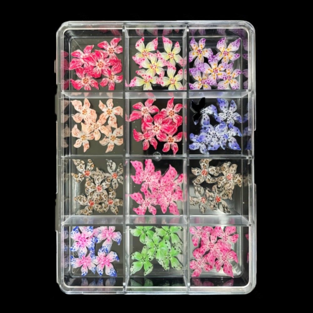 Bunte florale Nagelkunst Dekorationen