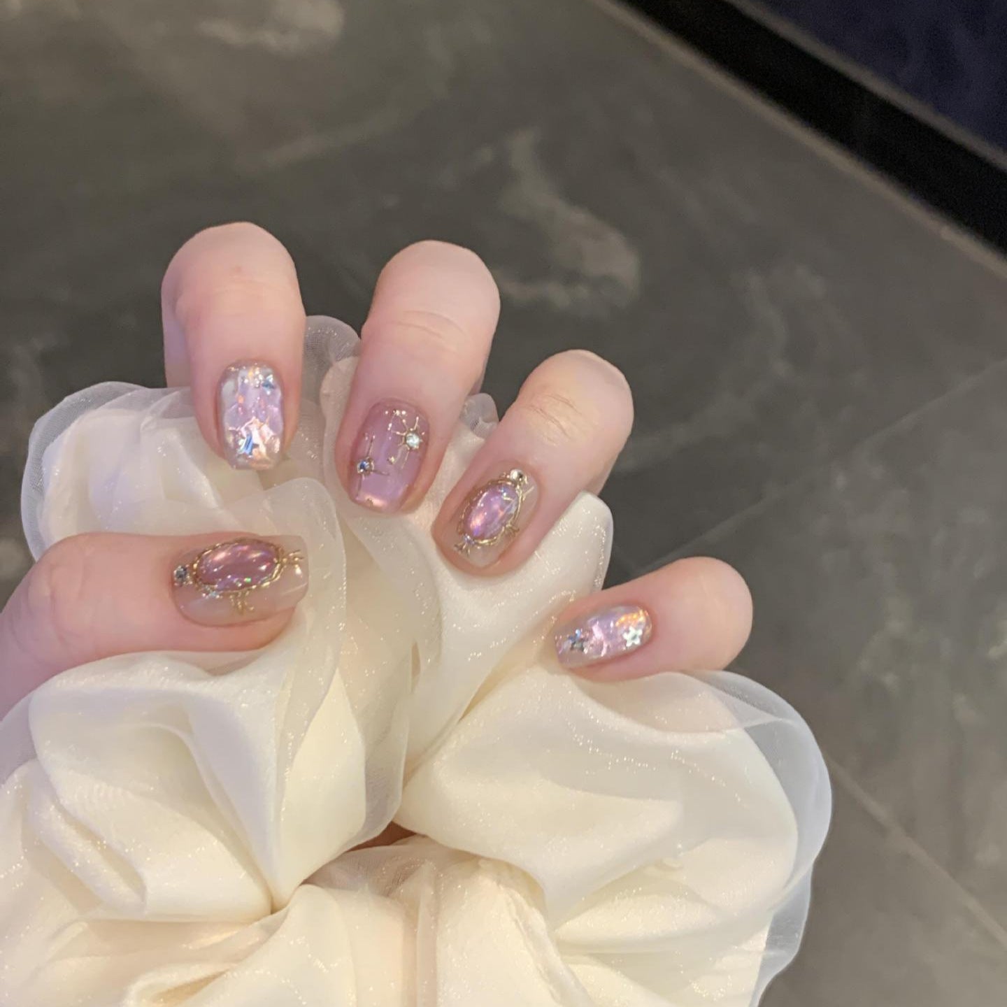 Glamouröse Nagelkunst mit Glitzereffekt Brehn