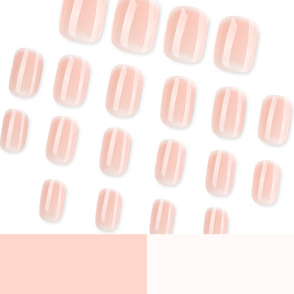 Premium Nagelkunst im eleganten French-Tip Design Brehn