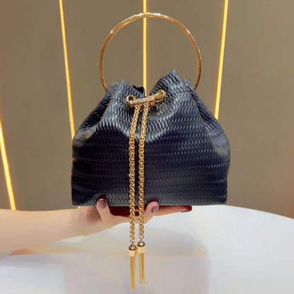 Dekorative Abendtasche mit Ringgriffen