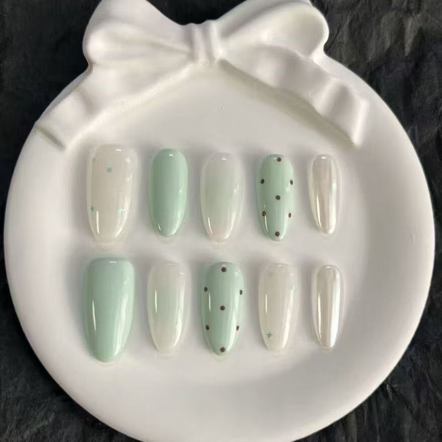 Glamouröse Gel-Nagelkunstverlängerungen Brehn