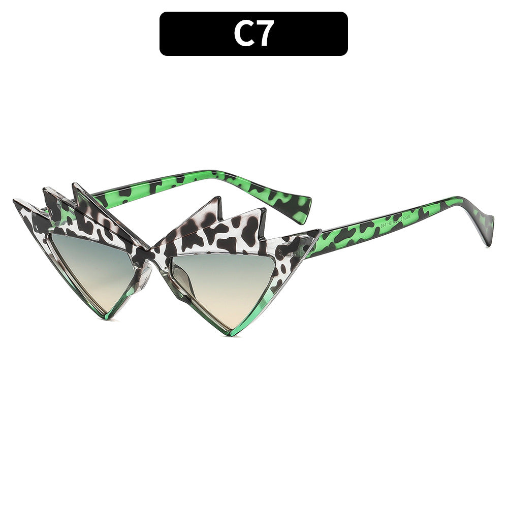 Kühne Katzenaugen-Sonnenbrille mit einzigartigem grafischem Rahmen