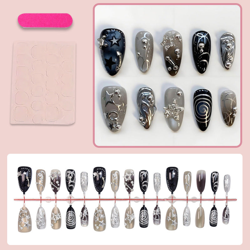 Kunstnageldesign Set mit glamourösen Sternen- und Metallic-Akzenten Brehn
