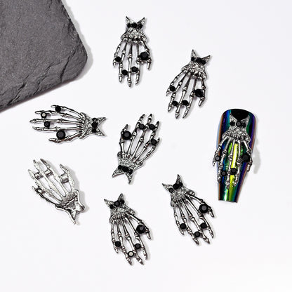 Kreuzförmige Nagelkunst-Verzierungen