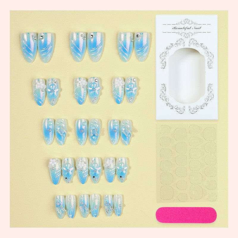 Künstliche Nagel-Kreation mit floralen Designs und Glitzerakzenten Brehn