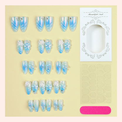 Künstliche Nagel-Kreation mit floralen Designs und Glitzerakzenten Brehn
