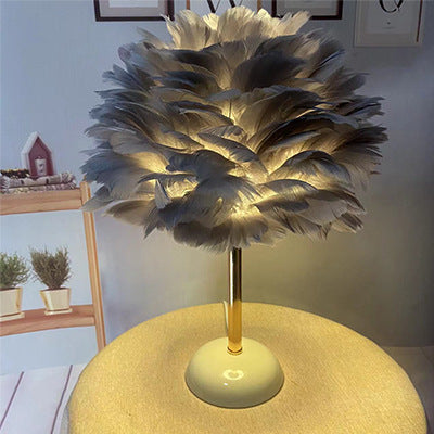 Feder-inspirierte Tischlampe