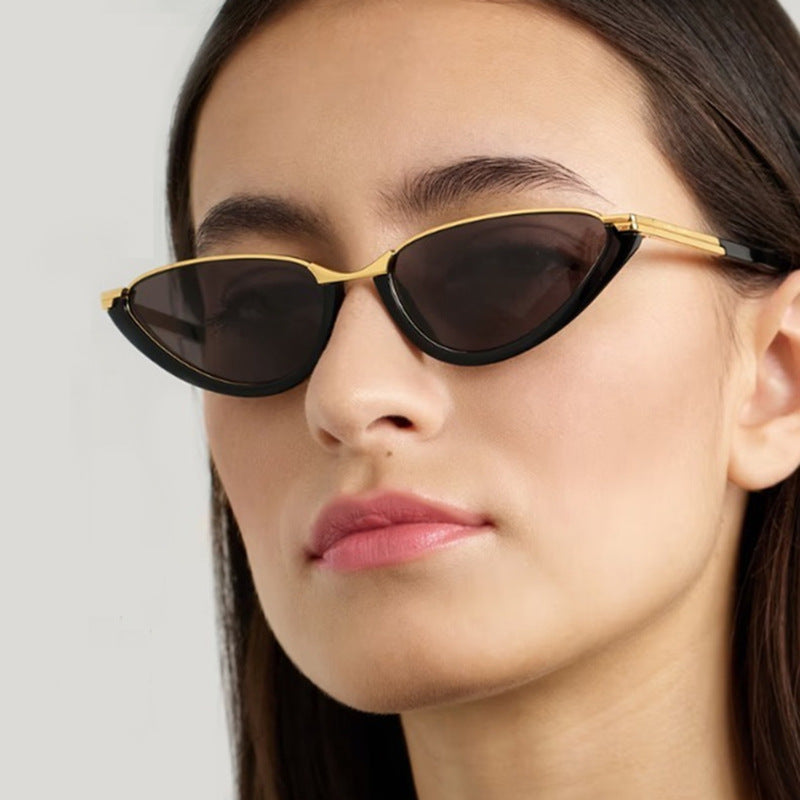 Damen futuristische Cat-Eye Sonnenbrille mit goldenen Akzenten Brehn