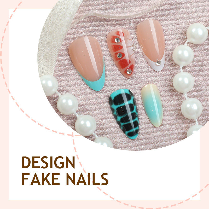 Kunstnagelset mit eleganten Mustern und kreativen Designs Brehn