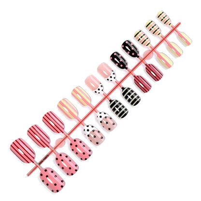 Kreatives Kunstnagelset mit verschiedenen Designs Brehn