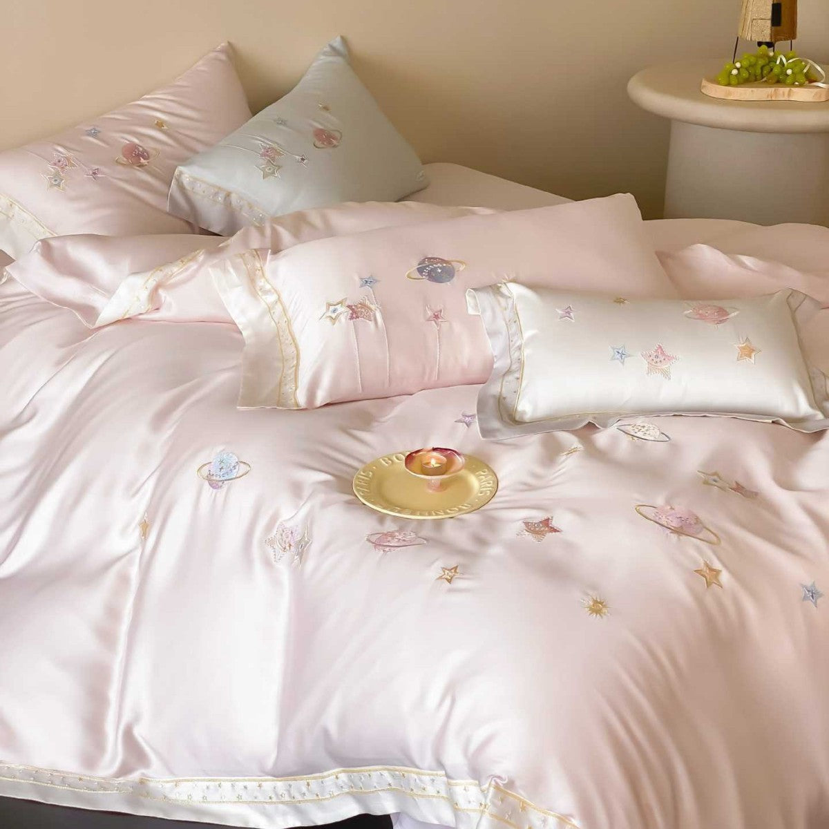 Satin-Bettwäsche-Set mit gesticktem Galaxie-Motiv und seidig-glattem Finish