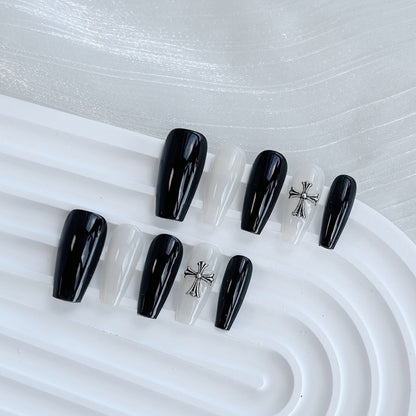 Künstlerisches Press-On Nagelkunstset mit Herz- und himmlischen Designs