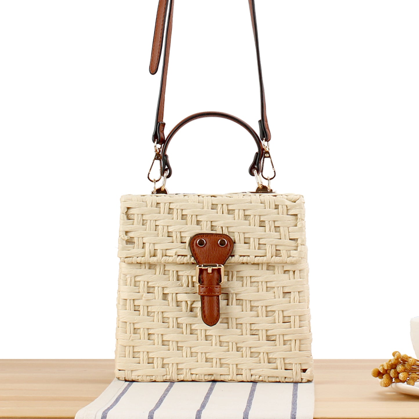 Handtasche Aus Handgewebtem Naturmaterial mit Stilvollem Lederverschluss Brehn