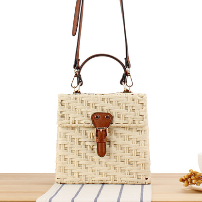 Handtasche Aus Handgewebtem Naturmaterial mit Stilvollem Lederverschluss Brehn