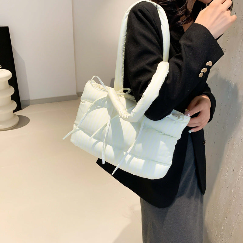 Modische Tragetasche mit Gestepptem Design Brehn