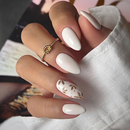 Elegante Stiletto Press-On Nagelkunst mit Strass-Akzenten Brehn