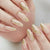 Künstlerisches Press-On Nagelset mit goldener Wirbel-Design Brehn