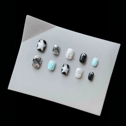 Dekoratives Press-On Nagelkunst-Set mit kosmischem Stern-Thema