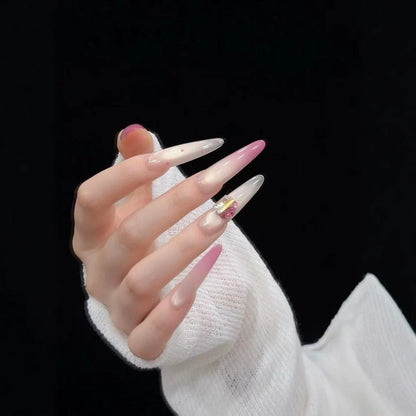 Stiletto-Nagelkunstverlängerungen mit elegantem Design