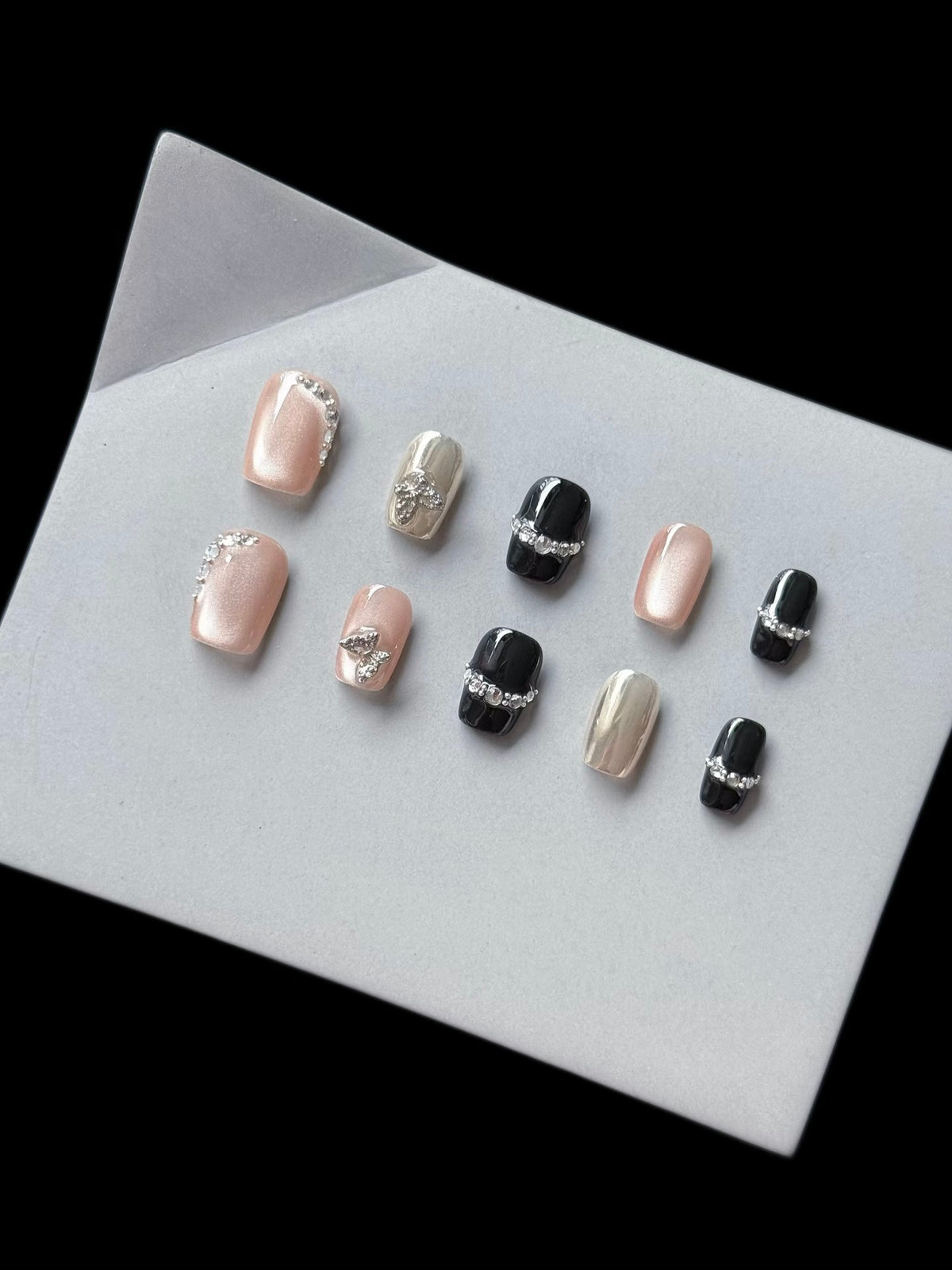 Dekorative Press-On Nagelkunst Set mit Strass-Akzenten 1791773547